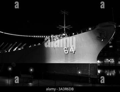 La USS Wisconsin (BB-64), o Big Wisky, fu commissionata nel 1944 servendo nella seconda guerra mondiale, in Corea e nella guerra del Golfo; ora parte del Nauticas Museum i Foto Stock