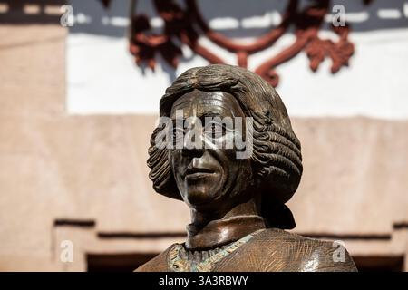 Taxco, Messico - 18 novembre 2024: Monumento a Don Jose de la Borda, il minatore più ricco di Taxco che sponsorizzò la costruzione della Chiesa di Santa Foto Stock