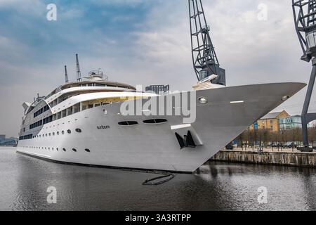 Sunborn Yacht Hotel ormeggiato sul Tamigi, Royal Victoria Dock, Londra, Inghilterra, Regno Unito Foto Stock