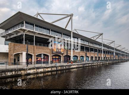 Centro Excel con mostra Tutankhamon, Royal Victoria Dock sul Tamigi, Londra, Inghilterra, Regno Unito Foto Stock