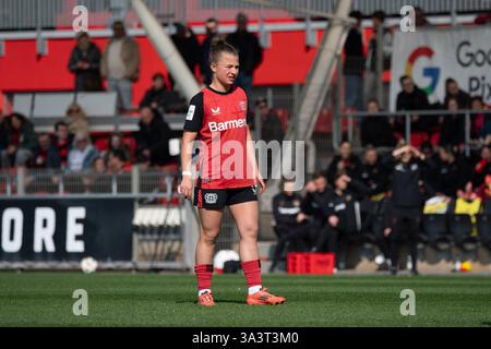 Leverkusen, Germania. 16 marzo 2025. Leverkusen, Germania, 16 marzo 2025: Kristin Kögel (11 Bayer Leverkusen) in azione durante il Google Pixel Frauen-Bundesliga tra Bayer Leverkusen e Werder Brema presso Ulrich-Haberland-Stadion di Leverkusen, Germania. (Qianru Zhang/SPP) credito: SPP Sport Press Photo. /Alamy Live News Foto Stock