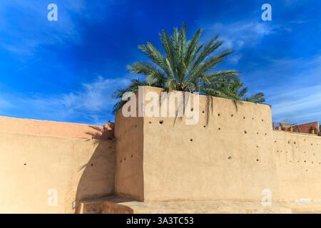 Antichi bastioni della Medina di Marrakech Foto Stock