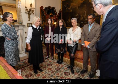 Regina Camilla durante un ricevimento per la Booker Prize Foundation a Clarence House, Londra. Data foto: Martedì 12 novembre 2024. Foto Stock
