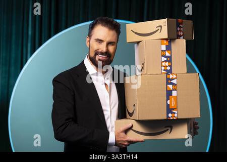 EMBARGO PER IL 0001 GIOVEDÌ 21 NOVEMBRE SOLO PER L'EDITORIALE Rylan Clark lancia la chat show online "Black Friday Week" di Amazon per festeggiare la straordinaria selezione di offerte con gli ospiti Adam Peaty, Stacey Dooley e Clara Amfo. Data di pubblicazione: Giovedì 21 novembre. Foto Stock