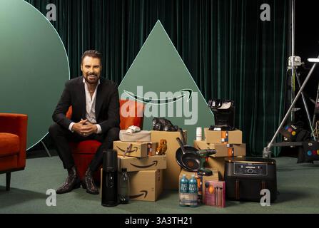 EMBARGO PER IL 0001 GIOVEDÌ 21 NOVEMBRE SOLO PER L'EDITORIALE Rylan Clark lancia la chat show online "Black Friday Week" di Amazon per festeggiare la straordinaria selezione di offerte con gli ospiti Adam Peaty, Stacey Dooley e Clara Amfo. Data di pubblicazione: Giovedì 21 novembre. Foto Stock