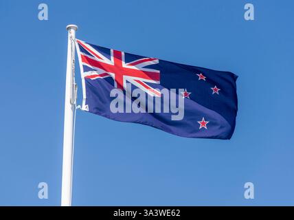 Bandiera neozelandese battente, Marine Parade, New Brighton, Christchurch (Ōtautahi), regione di Canterbury, isola del Sud, nuova Zelanda Foto Stock
