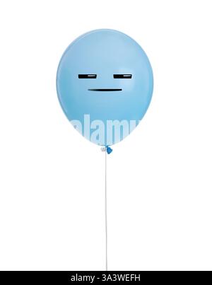 Palloncino azzurro con volto sonnolento o diffidente su sfondo bianco Foto Stock