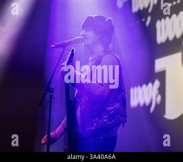 FAT Dog si esibisce al Trawsnewid: Transform festival all'Aberystwyth Arts Centre sabato 22 febbraio 2025 Foto Stock