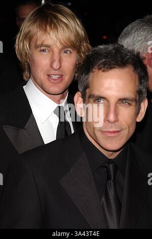10 APRILE 2011 - VANITY FAIR OSCAR PARTY 2004, AL RISTORANTE MORTONS, WEST HOLLYWOOD, CALIFORNIA 02/29/2004. ANDREA RENAULT/ 2004.BEN STILLER E OWEN WILSON . K36141AR(immagine di credito: © Globe Photos/ZUMAPRESS.com) Foto Stock