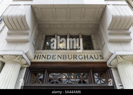 Foto di dettaglio, facciata dell'edificio storico, Hindenburghaus, Grosser Burstah 31, Amburgo, Germania, Europa Foto Stock