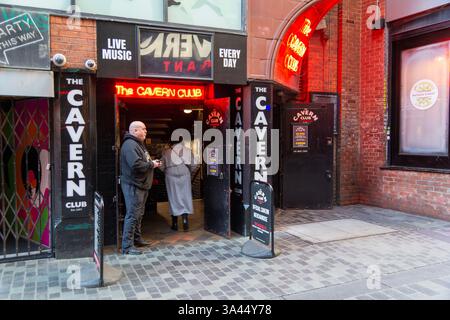 Ingresso al Cavern Club, Mathew Street, centro di Liverpool, Merseyside, Inghilterra, Regno Unito Foto Stock