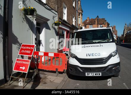 Eton, Regno Unito. 18 marzo 2025. Gli ingegneri di Openreach stavano installando Ultrafast Full Fibre Broadband oggi a Eton High Street, Windsor, Berkshire. Crediti: Maureen McLean/Alamy Foto Stock