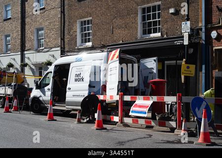 Eton, Regno Unito. 18 marzo 2025. Gli ingegneri di Openreach stavano installando Ultrafast Full Fibre Broadband oggi a Eton High Street, Windsor, Berkshire. Crediti: Maureen McLean/Alamy Foto Stock
