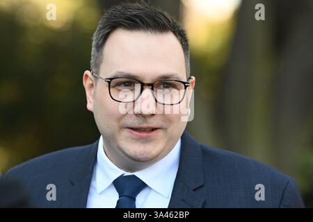 Praga, Repubblica Ceca. 18 marzo 2025. Il ministro degli Esteri ceco Jan Lipavsky ha assistito alla dodicesima conferenza nazionale sulla sicurezza ceca dal titolo "la nostra sicurezza non può essere data per scontata” al castello di Praga. La conferenza riunisce rappresentanti politici e importanti esperti di sicurezza per valutare lo sviluppo attuale e presentare piani di difesa e sicurezza della Repubblica ceca. Credito: SOPA Images Limited/Alamy Live News Foto Stock