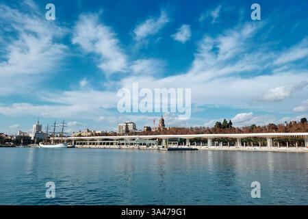 Málaga, spagna - 23 gennaio 2025: Veduta del porto. Foto Stock