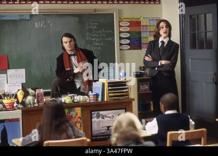 31 OTTOBRE 2005 - K45728ES.SCHOOL OF ROCK . (Da sinistra a destra) Jack Black nel ruolo di Dewey e Joan Cusack nel ruolo di Mrs. Mullins. FORNITO DA ES- TV-FILM-STILL(immagine di credito: © Globe Photos/ZUMAPRESS.com) Foto Stock