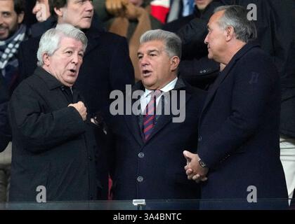 Madrid, Spagna. 17 marzo 2025. Il presidente dell'FC Barcelona Joan Laporta e il presidente dell'Atlético de Madrid Enrique Cerezo durante la partita della Liga EA Sports tra l'Atletico de Madrid e l'FC Barcelona giocata allo Stadio Riyadh Air Metropolitano il 16 marzo 2025 a Madrid, Spagna. (Foto di Cesar Cebolla/PRESSINPHOTO) credito: PRESSINPHOTO SPORTS AGENCY/Alamy Live News Foto Stock