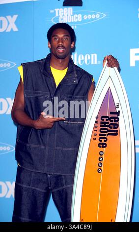 6 AGOSTO 2000 - K19447FB. THE TEEN CHOICE AWARDS 2000 AL BARKER HANGER LOS ANGELES CA.08/06/2000. FITZROY BARRETT/ 2000..KOBE BRYANT. KOBEBRYANTRETRO(immagine di credito: © Globe Photos/ZUMAPRESS.com) Foto Stock