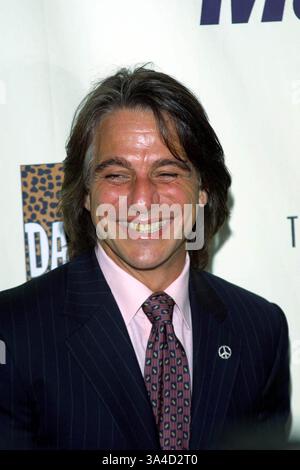 9 MAGGIO 2003 - CENTURY CITY, CALIFORNIA - K30462TR. LA DECIMA CORSA ANNUALE PER CANCELLARE MS. HOTEL CENTURY PLAZA, Century City, CA..05/11/2003. TOM RODRIGUEZ / 2003.TONY DANZA (immagine di credito: © Globe Photos/ZUMAPRESS.com) Foto Stock