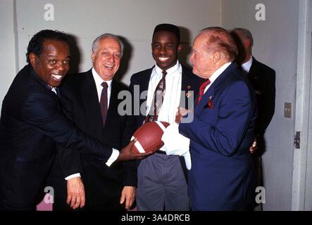 Dic. 19, 2005 - L2454.1991.LOU RAWLS TOMMY LASORDA DESMOND Howard e Bob Hope. LISA ROSE - Foto di credito(Immagine: © Globo foto/ZUMAPRESS.com) Foto Stock