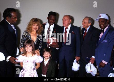 Dic. 19, 2005 - L2454.1991.LOU RAWLS PIA ZADORA KADY KRIS DESMOND HOWARD Bob Hope Don Knotts. LISA ROSE - Foto di credito(Immagine: © Globo foto/ZUMAPRESS.com) Foto Stock