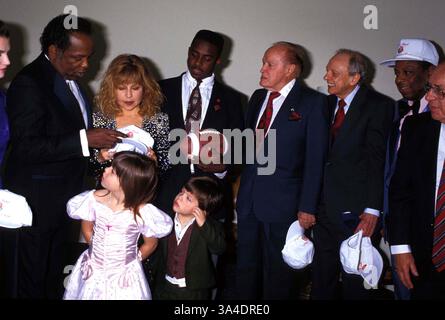 Dic. 19, 2005 - L2454.1991.LOU RAWLS PIA ZADORA KADY KRIS DESMOND HOWARD Bob Hope Don Knotts. LISA ROSE - Foto di credito(Immagine: © Globo foto/ZUMAPRESS.com) Foto Stock