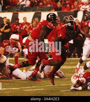 20 settembre 2014 - Cincinnati, Ohio, U. S - il running back dei Cincinnati Bearcats tion Green (7) raccolse yard nel quarto quarto quarto di gioco sabato 20, 2014. Mentre i Bearcats batterono Miami (Oh) Redhawks 31 a 24. (Immagine di credito: © Ernest Coleman/ZUMA Wire) Foto Stock