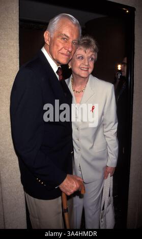 16 maggio 2000; New York, NY, Stati Uniti; l'attrice ANGELA LANSBURY e il marito @ New Dramatists 2000 Lifetime Achievement Awards. Foto Stock
