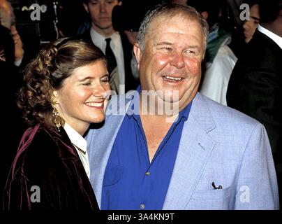 1 GENNAIO 2011 - L2443.NED BEATTY E MOGLIE TINKER. TOM RODRIGUEZ/ 1991 (immagine di credito: © Globe Photos/ZUMAPRESS.com) Foto Stock