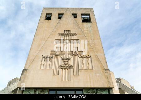Architettura moderna della cattedrale cattolica romana, cattedrale metropolitana di Cristo Re, città di Liverpool, Inghilterra, Regno Unito Foto Stock