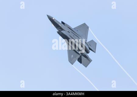 F-35A Lightning II in decollo. Foto Stock