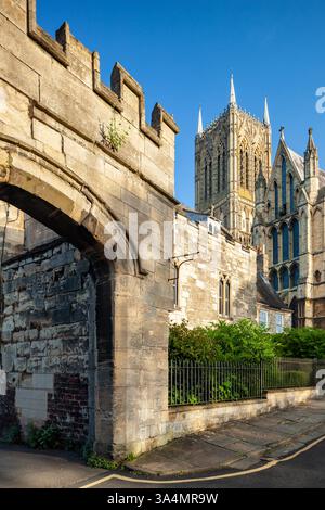 Mattinata di primavera alla Cattedrale di Lincoln. Foto Stock