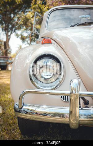 1970 Volkswagen Fusca Beetle 1300 in mostra all'incontro mensile di auto d'epoca nella città di Londrina, Brasile. Foto Stock