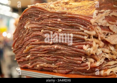 Manzo jerky barbacoa è il piatto tradizionale di Atlixco nella regione di Puebla in Messico. Foto Stock