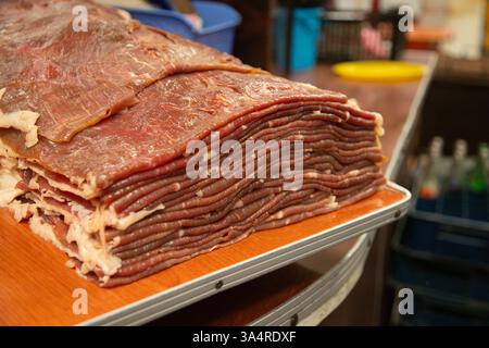 Manzo jerky barbacoa è il piatto tradizionale di Atlixco nella regione di Puebla in Messico. Foto Stock