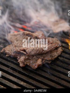Manzo jerky barbacoa è il piatto tradizionale di Atlixco nella regione di Puebla in Messico. Foto Stock