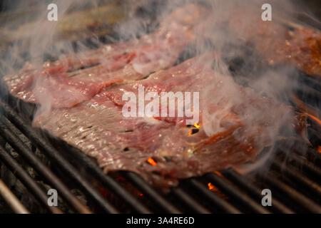 Manzo jerky barbacoa è il piatto tradizionale di Atlixco nella regione di Puebla in Messico. Foto Stock
