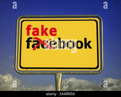 Immagine simbolica, facebook come fakebook, coercitiva libertà di parola degli Stati Uniti, democrazia contro autocrazia, democrazia degli Stati Uniti in pericolo, UE e Germania sotto politica Foto Stock