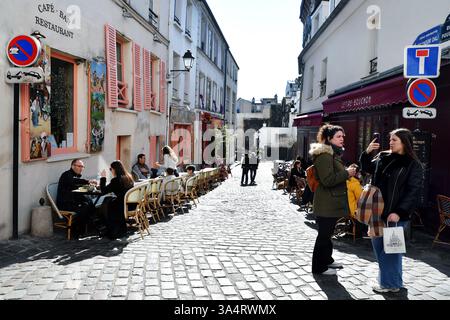Le Poulbot Café in primavera a Montmartre - Parigi - Francia Foto Stock