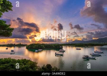 Ishigaki, Giappone, dalla splendida baia di Kabira all'alba. Foto Stock