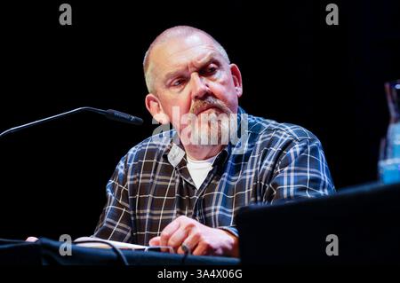 Dietmar Bär bei der lit. Colonia 2025 Veranstaltung Untertage - um die ganze Welt in der Stadthalle . Köln, 19.03.2025 *** Dietmar Bär all'evento LIT Cologne 2025 Underground Around the Whole World nella Stadthalle di Colonia, 19 03 2025 foto:XR.xSchmiegeltx/xFuturexImagex untertage 5320 Foto Stock