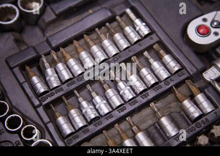 Set di punte e teste a bussola per utensili automobilistici (Phillips, a taglio, esagonale, Torx) Foto Stock