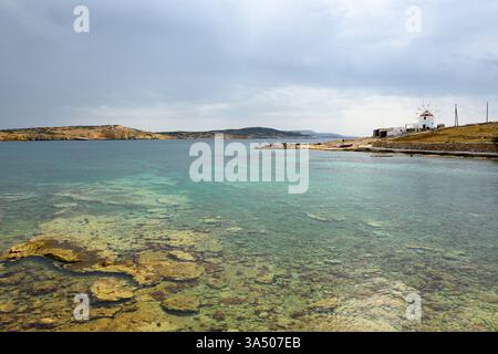 La costa meridionale dell'isola di Ano Koufonisi. Koufonisia, piccole Cicladi, Grecia Foto Stock