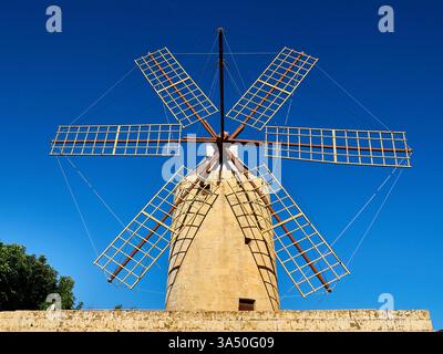 Un vecchio mulino a vento a Gozo, Malta Foto Stock