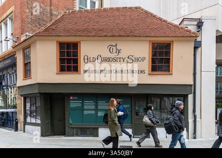 The Old Curiosity Shop, immortalato da Charles Dickens nel suo romanzo, Portsmouth Street, Londra, Inghilterra, Regno Unito Foto Stock