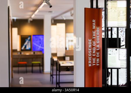 20 marzo 2025, Baden-Württemberg, Friburgo: Il nuovo Centro di documentazione del nazionalsocialismo è stato aperto oggi nell'ex ufficio trasporti dal 1936. Parte della mostra si trova in un ex rifugio antiaereo. Foto: Philipp von Ditfurth/dpa Foto Stock