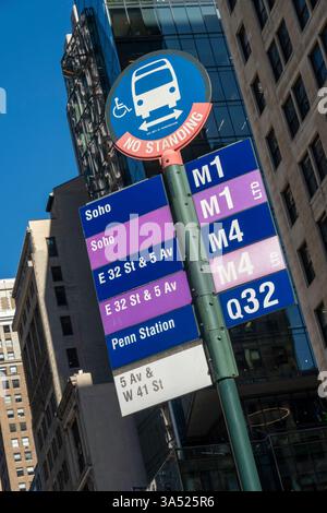 Primo piano della fermata dell'autobus MTA sulla Fifth Avenue, 2025, New York City, USA Foto Stock