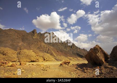 Strada di deserto di pietra Sinai del Sud di Israele Foto Stock