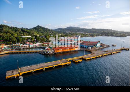 Centro citta' Porto Roatan Cruise Pier, Coxen Hole Roatan Cruise Port, Porto di Roatan. Foto Stock