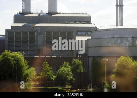 Berlino, Germania - 16 luglio 2018: Riflessioni di luce davanti alla sede centrale della società energetica Vattenfall il 16 luglio 2018 a Berlino Foto Stock